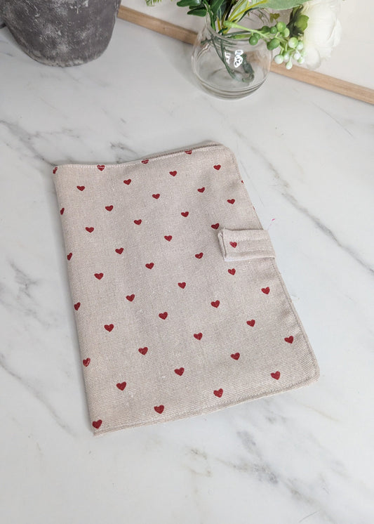 Protège carnet de santé Bébé personnalisable - Motifs cœur - Cadeau de naissance