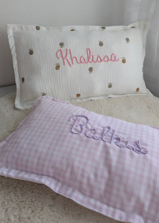Coussin brodé personnalisé avec prénom