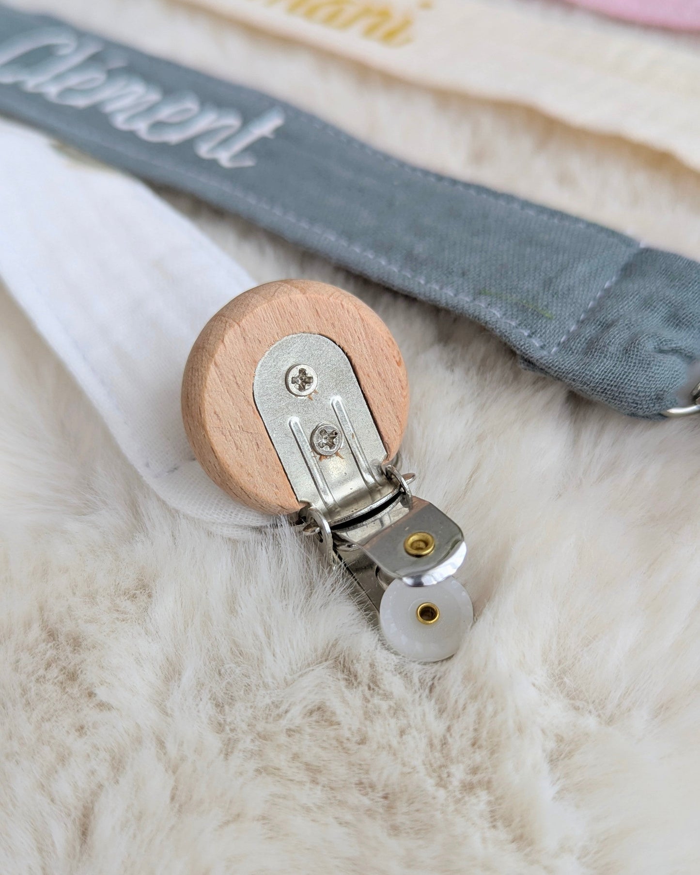 Attache-tétine personnalisée